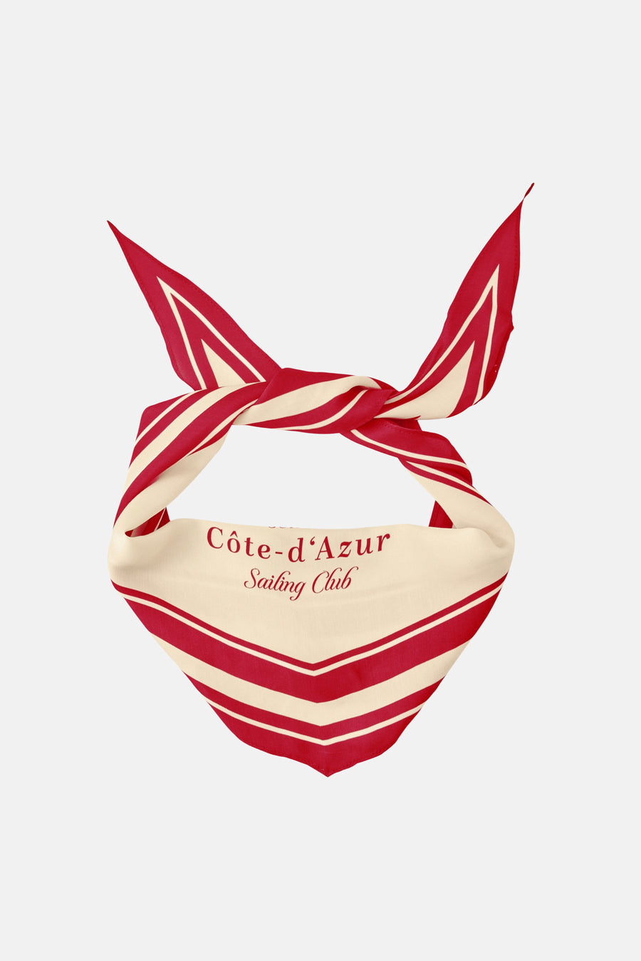 Multikleurige sjaal van STREET ONE, rood en crèmekleurig strepenpatroon, gedragen met een spijkerbroek en een wit T-shirt.
