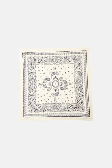 Foulard multicolore de STREET ONE, motif cachemire classique avec des détails complexes.
