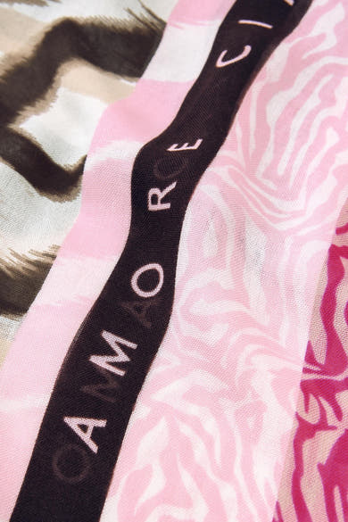 Multikleurige sjaal van STREET ONE met bruine dierenprint, roze strepen en 'AMORE' opschrift op zwarte band.