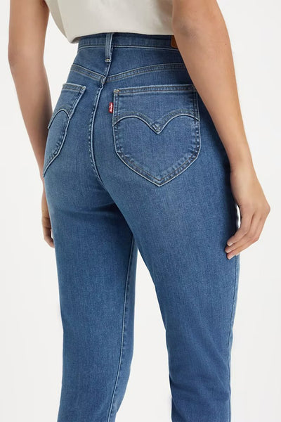 Blauwe skinny jeans van Levi's, met hartvormige achterzakken en een retro hoge taille.