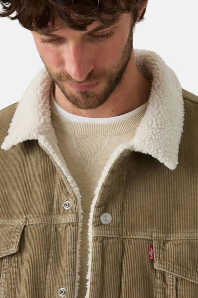 Veste courte beige en velours côtelé de Levi's®, avec col en fausse fourrure blanche.