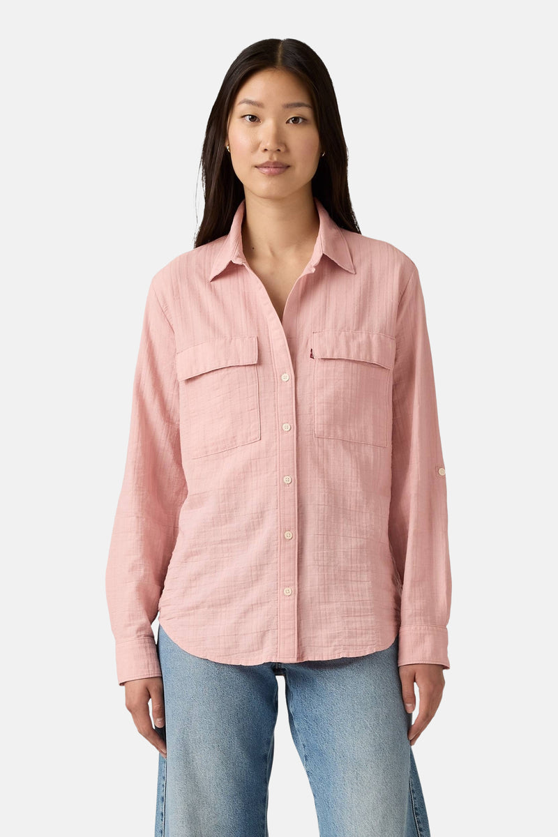 Chemise à manches longues rose en coton par Levi's®, à carreaux discrets, avec poches poitrine plaquées.