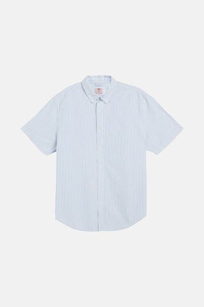 Blauw-wit gestreept overhemd met korte mouwen van Levi's®, verticale strepen, knoopkraag en een relaxte pasvorm.