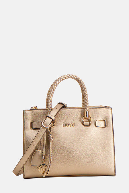 Sac à main doré de LIU JO avec une bandoulière, une poignée tressée et un pendentif décoratif.
