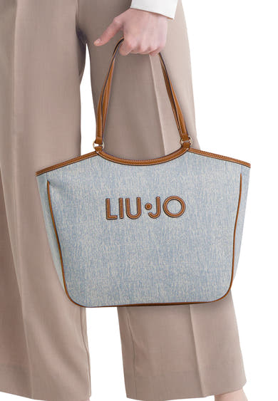 Blauwe schoudertas van denim van LIU JO met bruin logo op de voorkant en bruine leren afwerkingen.