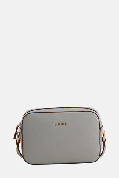 Sac bandoulière bleu de LIU JO avec une texture grainée et des détails dorés.
