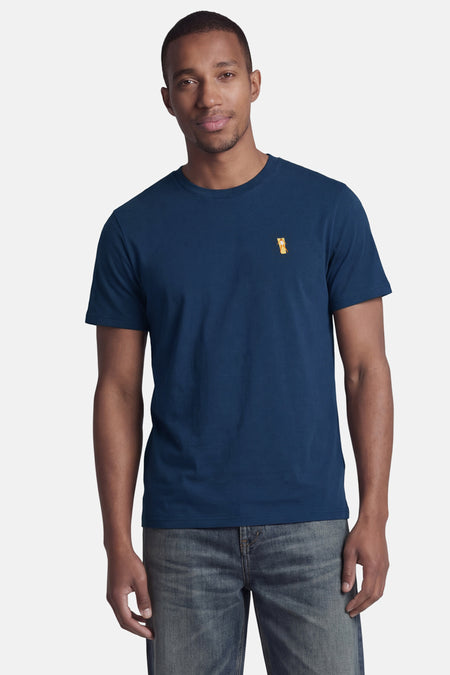 Blauwe T-shirt van STROM met een ronde hals en een geborduurd motief van een bruinend figuurtje op de borst.