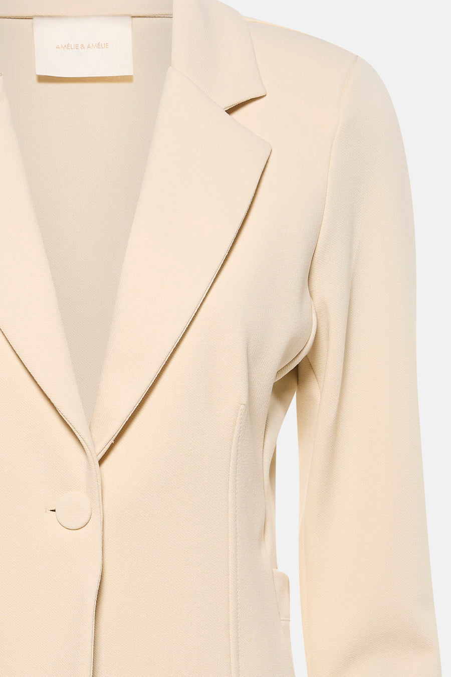 Blazer beige par AMELIE ET AMELIE, avec bouton et col tailleur classique.