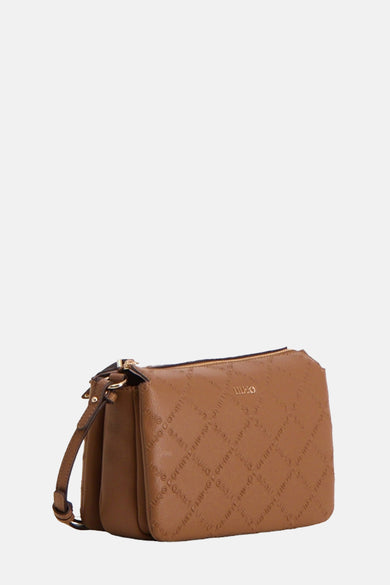 Sac à bandoulière brun de LIU JO, avec motif losange et inscription du nom de la marque en relief.
