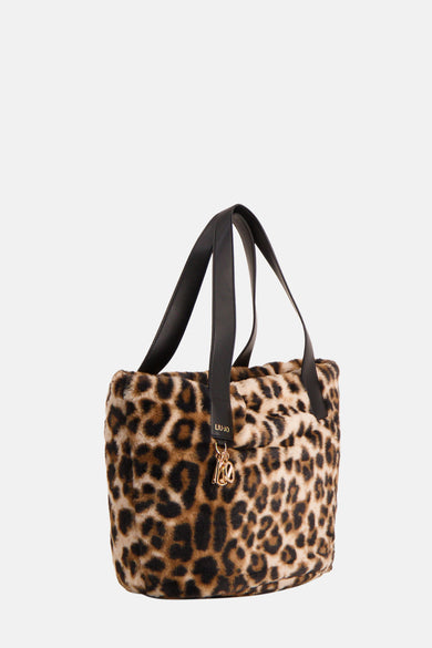 Sac à bandoulière en fourrure à motif léopard de LIU JO avec anses noires et pendentif doré.
