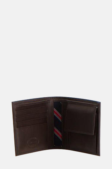 Portefeuille brun en cuir by TOMMY JEANS avec rayures bleu marine, rouge et blanc.