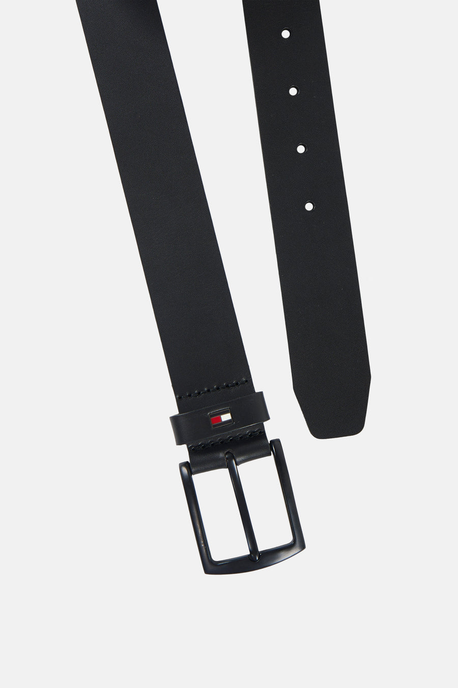 Ceinture noire de TOMMY JEANS avec boucle ardillon métallique et logo drapeau sur le passant.