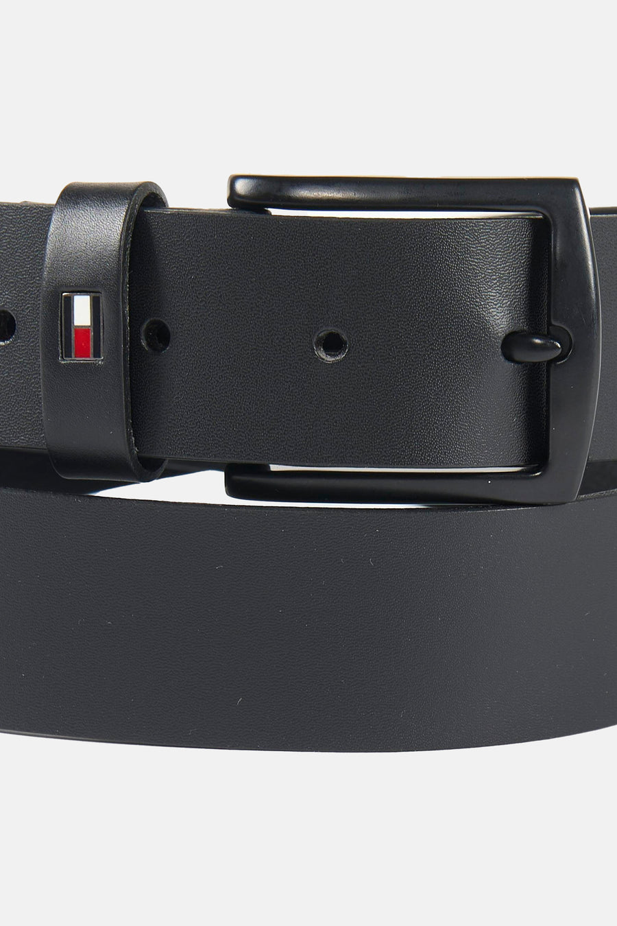 Ceinture noire de TOMMY JEANS avec une boucle mate, un passant et un petit logo drapeau.