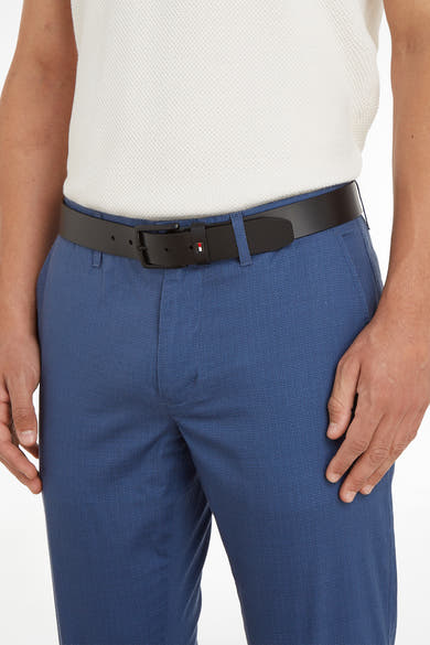 Ceinture noire en cuir de Tommy Jeans, avec boucle carrée ornée d'un détail tricolore.