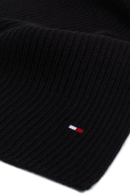 Zwarte gebreide sjaal van Tommy Jeans, met het iconische vlaglogo.