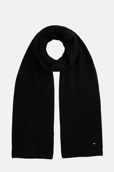 Zwarte geribbelde gebreide sjaal van TOMMY JEANS, versierd met een discreet, iconisch logo.