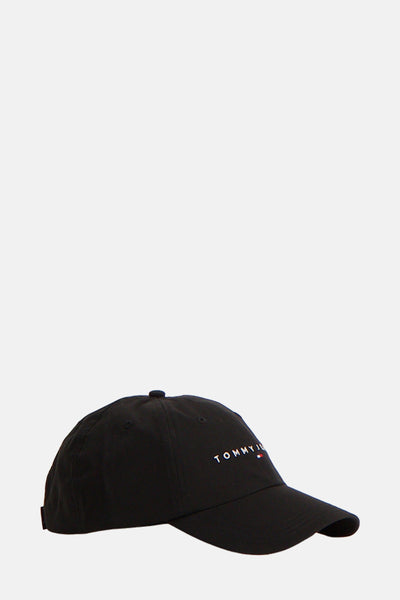 Casquette noire de TOMMY JEANS, avec logo de la marque brodé sur le devant.