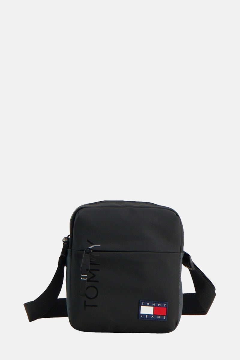 Zwarte Tommy Jeans schoudertas met ton-sur-ton verticale logo en logopatch.