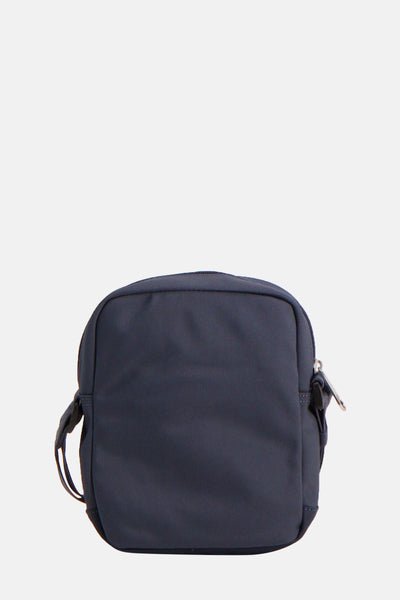 Blauwe schoudertas van TOMMY JEANS, met zilverkleurige ritssluiting en verstelbare schouderriem.