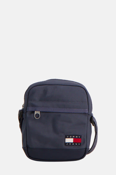 Sac à bandoulière bleu de TOMMY JEANS avec le logo de la marque.