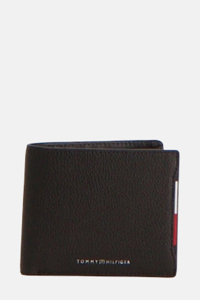 Zwarte leren portefeuille van Tommy Jeans met zichtbaar merklogo.