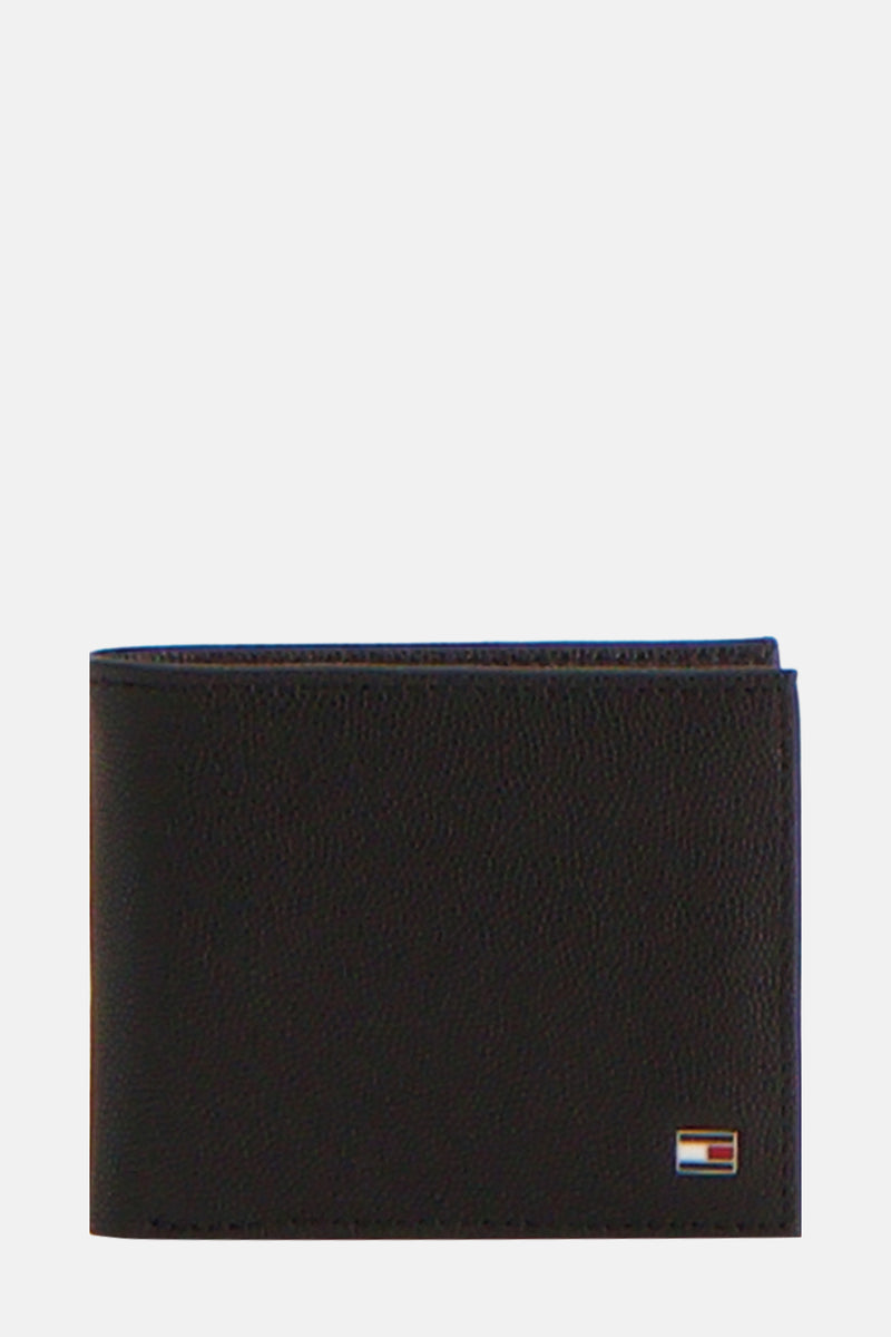 Zwarte leren portefeuille van Tommy Jeans met een discreet vlaglogo.