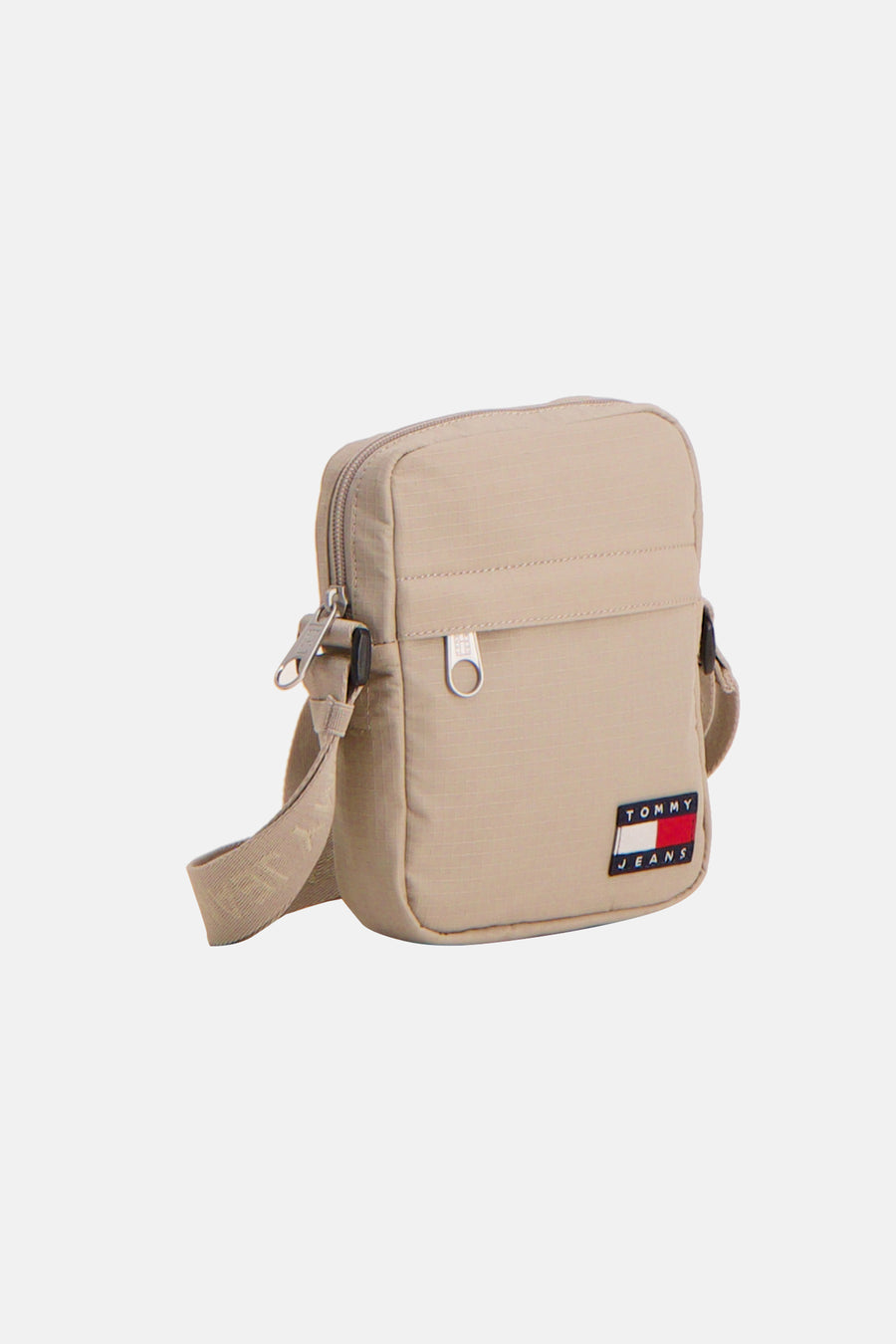 Sac à bandoulière beige de TOMMY JEANS avec une bandoulière ton sur ton, arborant le logo iconique.