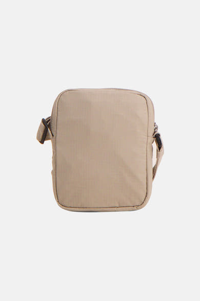 Sac bandoulière beige de TOMMY JEANS, avec une texture quadrillée discrète et une bandoulière réglable.