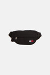 Sac banane noir de Tommy Jeans, avec logo rectangulaire rouge, blanc et bleu.