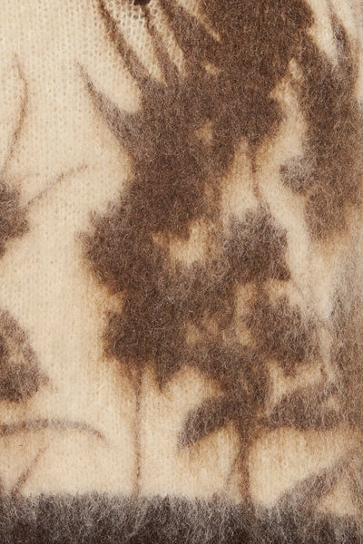 Multikleurig mouwloos topje van pluizig breiwerk van AMELIE ET AMELIE, met bruin en beige abstract gespikkeld patroon.