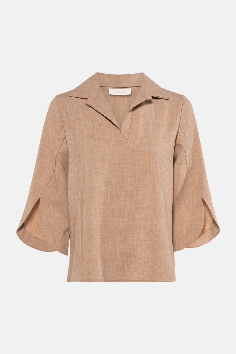 Blouse marron à manches trois quarts par AMELIE ET AMELIE, avec col tailleur et manches fendues.