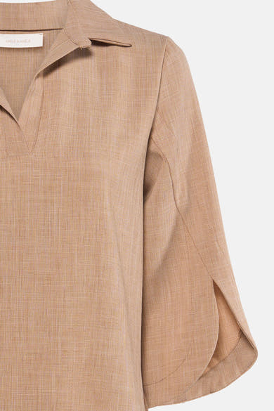 3/4 bruine blouse van AMÉLIE ET AMÉLIE, met gespleten mouwen en een tailleurkraag.