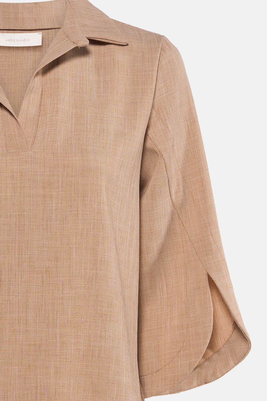 3/4 bruine blouse van AMÉLIE ET AMÉLIE, met gespleten mouwen en een tailleurkraag.