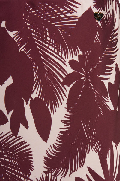 Jupe longue multicolore de AMELIE ET AMELIE avec motif de feuilles tropicales et breloque en forme de cœur dorée.