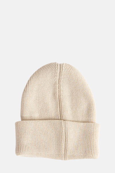 Beige gebreide muts van TOMMY JEANS, met een geribbelde textuur en een omgeslagen rand.