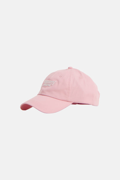 Roze pet van TOMMY JEANS, met een geborduurd logo aan de voorkant.