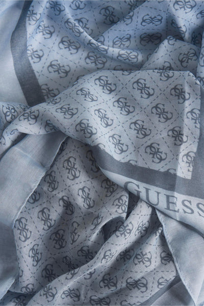 Blauwe stoffen sjaal van Guess, met logoprint op een geruite achtergrond en een effen rand.