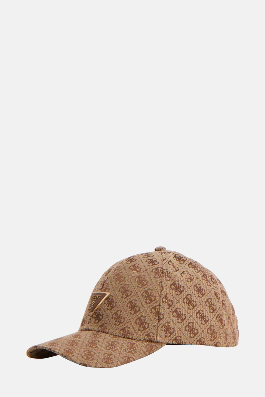 Casquette marron à motif, de Guess, avec logo triangulaire doré sur le côté.