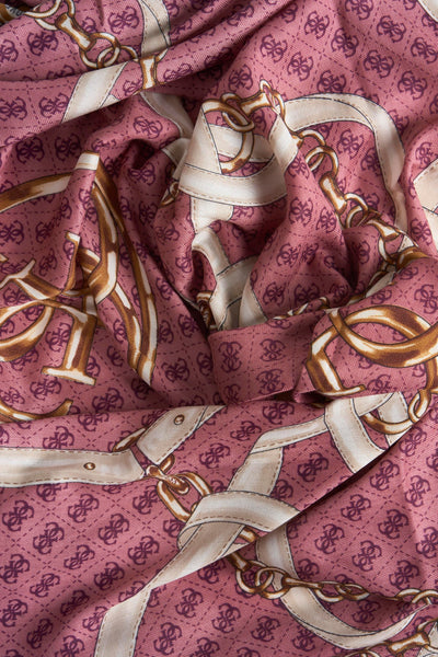 Multikleuren sjaal van Guess, ketting- en logoprint, met een elegante draperie-effect.