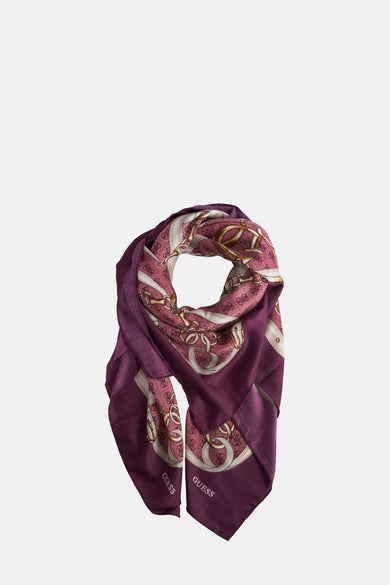 Multikleuren sjaal van Guess met ketting- en logoprint, opgerold.