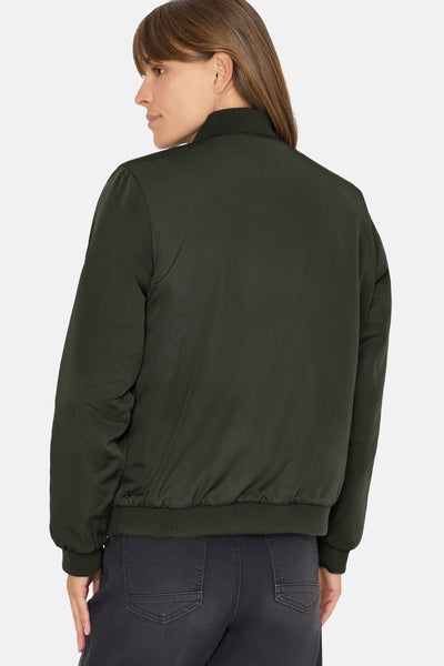 Kort groen jasje van CECIL, van achteren gezien met textuurdetails en een opstaande kraag.