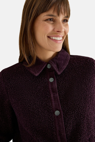 Veste courte mauve de CECIL en tissu bouclé texturé avec détails en velours côtelé et boutons assortis.