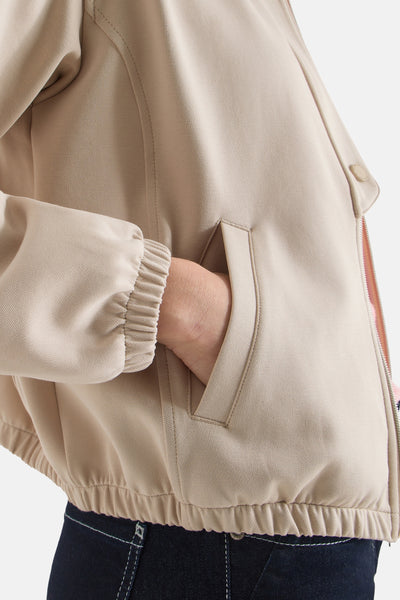 Beige vest van CECIL, met een zijzak en elastische mouw.