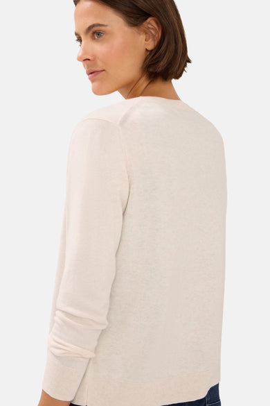 Beige vest van CECIL, met een zachte textuur en een relaxte pasvorm, gedragen met een donkere jeans.