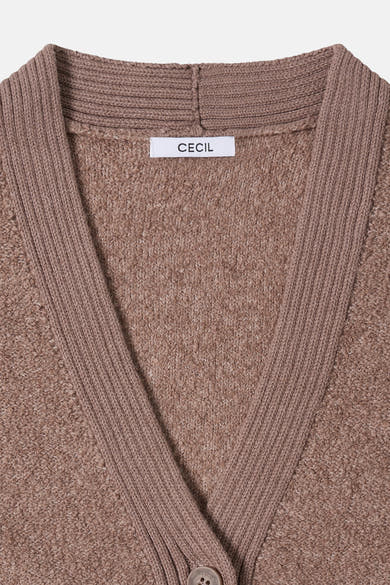 Bruine cardigan van CECIL met textuurgebreid, geribde V-hals en zichtbaar merklabel.