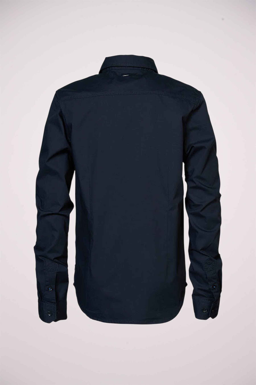 Chemise à manches longues bleue de Petrol Industries®, vue de dos, avec poignets boutonnés.