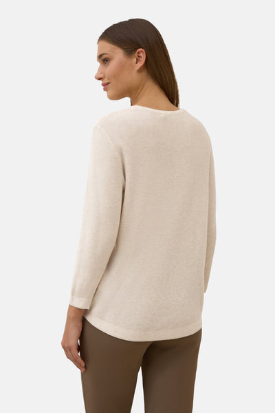 Beige V-hals trui van CECIL, met een geribbelde textuur en lange mouwen.