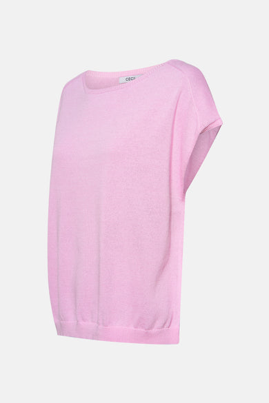 Pull à col rond rose de CECIL, en maille fine, avec des manches courtes.