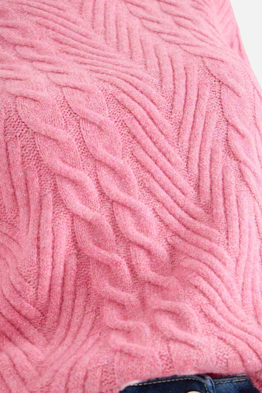 Roze trui van CECIL, in kabelbreiwerk met een getextureerd visgraatpatroon.