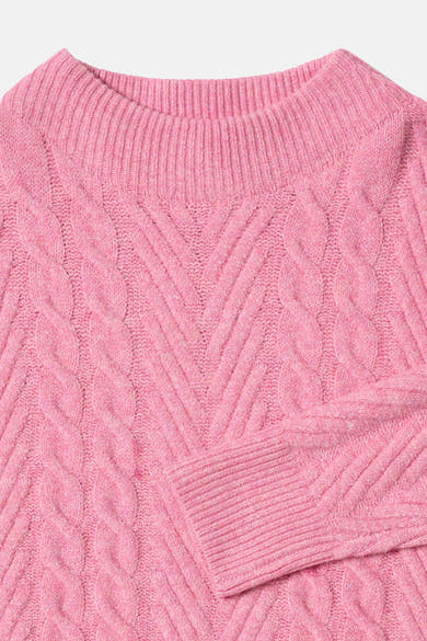 Roze trui met kabelsteek van CECIL, met opstaande kraag en lange mouwen.